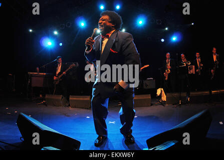 Datei - Datei Bild datiert 18. Juli 2008 zeigt die U.S. amerikanische Sängerin Percy Sledge während dem Festival "Jazz an der Donau" in Straubing, Deutschland. Foto: Nestor Bachmann dpa Stockfoto