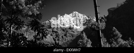 Gekappte Thamsherku Schneeberg, auf den Everest base camp Trek, UNESCO-Weltkulturerbe, Sagarmatha Nationalpark, Stockfoto