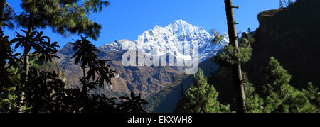 Gekappte Thamsherku Schneeberg, auf den Everest base camp Trek, UNESCO-Weltkulturerbe, Sagarmatha Nationalpark, Stockfoto