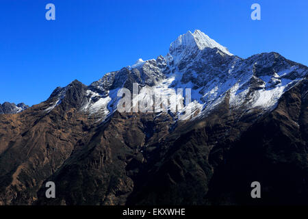 Gekappte Thamsherku Schneeberg, auf den Everest base camp Trek, UNESCO-Weltkulturerbe, Sagarmatha Nationalpark, Stockfoto