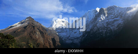 Gekappte Thangdeja Schneeberg, auf Everest base Camp trek, UNESCO-Weltkulturerbe, Sagarmatha Nationalpark, Solu-Khumbu Stockfoto