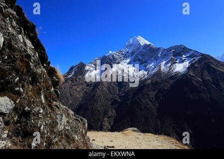 Gekappte Thamsherku Schneeberg, auf den Everest base camp Trek, UNESCO-Weltkulturerbe, Sagarmatha Nationalpark, Stockfoto