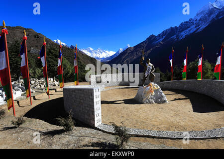 Sherpa Tenzing Norgay Memorial Stupa, Namche Bazar Dorf, Everest base Camp trek, Sagarmatha Nationalpark, Khumbu-Region, eas Stockfoto