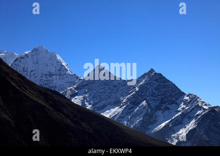 Gekappte Thamsherku Schneeberg, auf den Everest base camp Trek, UNESCO-Weltkulturerbe, Sagarmatha Nationalpark, Stockfoto