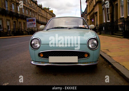 Alten blauen Oldtimer Parken im Zentrum von Edinburgh, Schottland Stockfoto