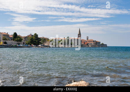 Porec Stadtbild und direkt am Meer in Istrien, Kroatien. Stockfoto