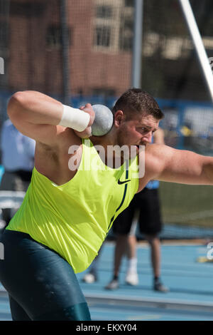 Joe Kovacs Kugelstoßen Rafer Johnson/Jackie Joyner braun laden am 11. April 2015 an der UCLA mit einem PB 22,35 m (73 ft 33⁄4 in) Stockfoto