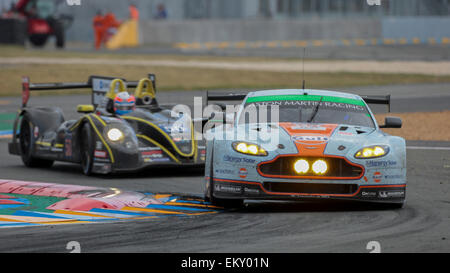 LE MANS, Frankreich - 15. Juni 2014: Aston Martin V8 Vantage (#98, LM GTE AM) Team Aston Martin Racing (Großbritannien) Stockfoto