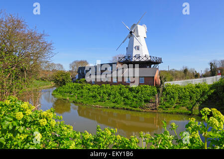 Die Windmühle auf dem Fluss Tillingham bei Roggen, East Sussex, UK Stockfoto