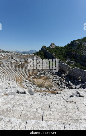 Der griechischen Antike Theater gestylt, in hellenistischer Zeit gebaut und renoviert während der Römerzeit. Termessos, Südtürkei. Th Stockfoto