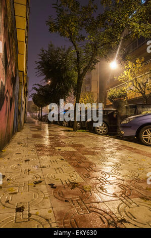 Straßen von Cáceres in einer regnerischen Nacht Stockfoto