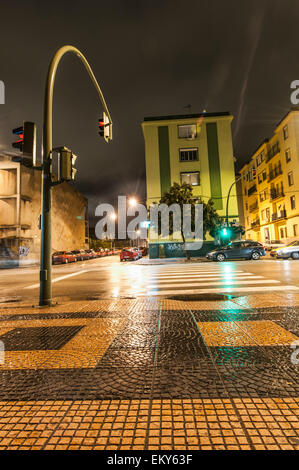 Straßen von Cáceres in einer regnerischen Nacht Stockfoto