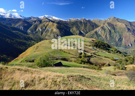 Montane Verte, Amlet am grünen Hang in den Pyrenäen, Bearn Stockfoto