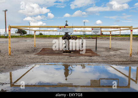 Tiefen Injektion gut für die Entsorgung von Öl-Bohr- und Fracking-Abwasserreinigung verwendet. Shafter, Kern County, Kalifornien Stockfoto
