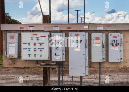 Pump Station in der Nähe von tiefen Injektion gut für die Entsorgung von Öl-Bohr- und Fracking-Abwasserreinigung verwendet. Shafter, Kern County Stockfoto