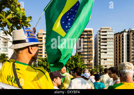 Demonstranten in Beira Mar Norte Avenue in der Manifestation für die Absetzung des brasilianischen Präsidenten. Stockfoto