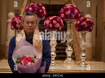 Peking, China. 14. April 2015. Südkoreanischer Regisseur Kim Ki-Duk, auch die Jury des 5. Beijing International Film Festival, kommt in Peking, Hauptstadt von China, 14. April 2015. Bildnachweis: Chen Junqing/Xinhua/Alamy Live-Nachrichten Stockfoto