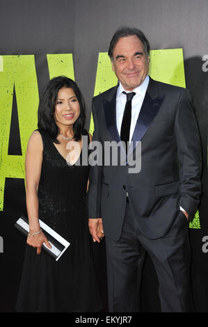 LOS ANGELES, CA - 26. Juni 2012: Regisseur Oliver Stone bei der Weltpremiere seines neuen Films "Wilden" am Mann Village Theatre in Westwood. Stockfoto