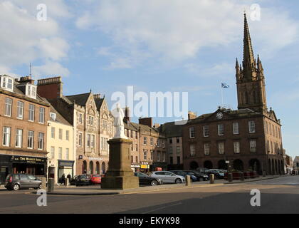 Joseph hume Statue und alten Kirchturm Montrose Angus Schottland april 2015 Stockfoto