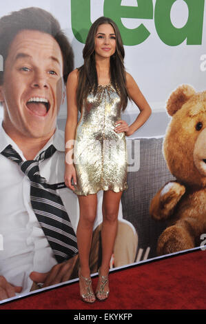 LOS ANGELES, CA - 22. Juni 2012: Olivia Culpo, Miss USA 2012, bei der Weltpremiere von "Ted" in Grauman Chinese Theatre in Hollywood. Stockfoto