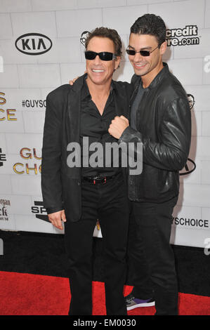 LOS ANGELES, CA - 3. Juni 2012: Jean-Claude Van Damme & Sohn Christopher auf Spike TV 2012 Guys Choice Awards in den Sony Studios in Culver City, CA. Stockfoto
