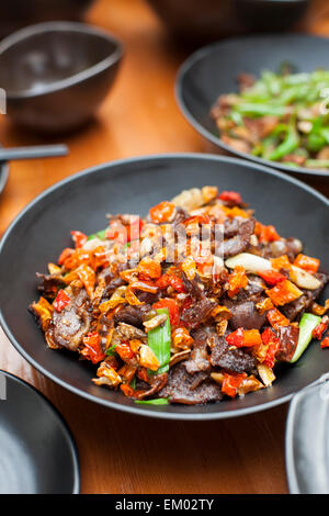 Chinesisches Rindfleisch mit Chili-Pfeffer Stockfoto