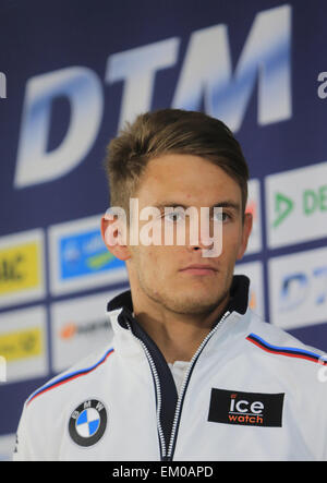 Oscherleben, Deutschland. 13. April 2015. DTM-Pilot Marco Wittmann (BMW Team RMG) besucht eine Pressekonferenz während der Medientag für 2015 der DTM (Deutsche Tourenwagen Masters 2015) in Oscherleben, Deutschland, 13. April 2015. Foto: Jens Wolf/Dpa/Alamy Live News Stockfoto