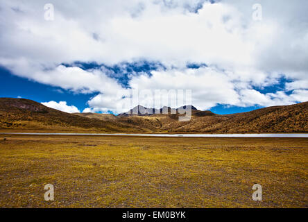 Berge und See in den Cotopaxi Nationalpark Stockfoto