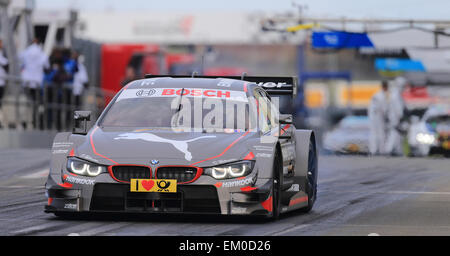 Oscherleben, Deutschland. 13. April 2015. Schwedisch-britischer Rennfahrer Tom Blomqvist von BMW Team RBM in Aktion während der Medientag für die DTM 2015 (Deutsche Tourenwagen Masters 2015) in Oscherleben, Deutschland, 13. April 2015. Foto: Jens Wolf/Dpa/Alamy Live News Stockfoto