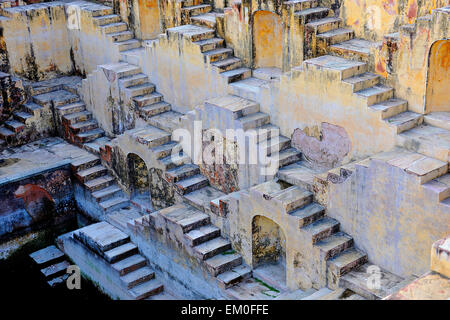 Panna Meena ka "Kund", Schritt gut (oder Stufenbrunnen), nahe dem Anokhi Museum und Amber Fort, nördlich von Jaipur, Rajasthan Stockfoto