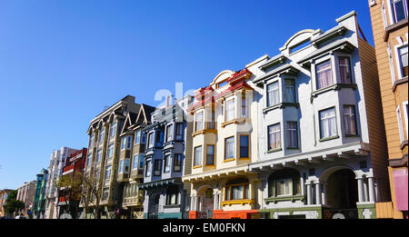 Bunte Häuser von San Francisco, Kalifornien. Stockfoto