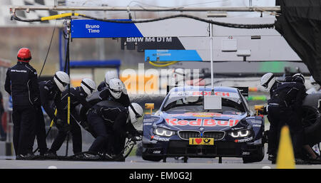 Oscherleben, Deutschland. 14. April 2015. Deutscher Rennfahrer Timo Glock von BMW Team MTEK in Aktion während der Testfahrt für die DTM 2015 (Deutsche Tourenwagen Masters 2015) in Oscherleben, Deutschland, 14. April 2015. Bildnachweis: Dpa picture Alliance/Alamy Live News Stockfoto