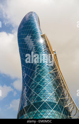 Der Capital Gate Tower am 5. November 2013 in Abu Dhabi, das als weltweit Furth zertifiziert ist. Stockfoto