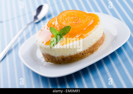 Nahaufnahme einer Vanille und orange Käsekuchen Stockfoto