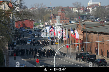 Lübeck, Deutschland. 15. April 2015. Die G7-Außenminister kommen für ihre Tagung in Lübeck, 15. April 2015. Treffen der G7-Außenminister ist vom 14. April bis 15. April 2015 in Lübeck statt. Bildnachweis: Dpa picture Alliance/Alamy Live News Stockfoto