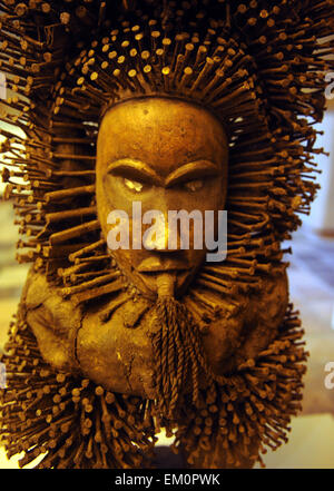 Žatec, Tschechische Republik. 15. April 2015. Afrikanische Stammeskunst aus der einzigartigen Sammlung Ehegatten Zeman in Zatec, Tschechien, 15. April 2015 angezeigt wird. © Libor Zavoral/CTK Foto/Alamy Live-Nachrichten Stockfoto