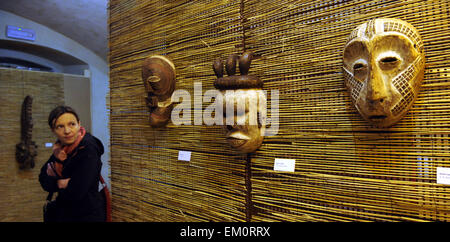 Žatec, Tschechische Republik. 15. April 2015. Afrikanische Stammeskunst aus der einzigartigen Sammlung Ehegatten Zeman in Zatec, Tschechien, 15. April 2015 angezeigt wird. © Libor Zavoral/CTK Foto/Alamy Live-Nachrichten Stockfoto