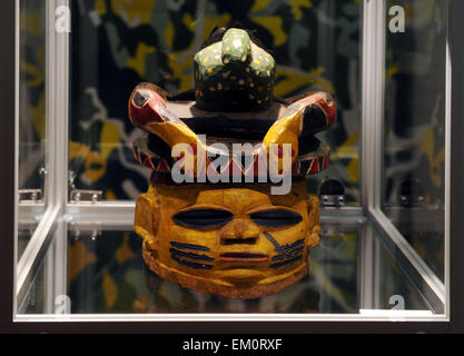 Žatec, Tschechische Republik. 15. April 2015. Afrikanische Stammeskunst aus der einzigartigen Sammlung Ehegatten Zeman in Zatec, Tschechien, 15. April 2015 angezeigt wird. © Libor Zavoral/CTK Foto/Alamy Live-Nachrichten Stockfoto