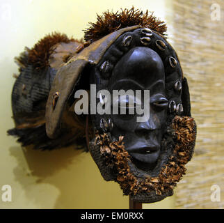 Žatec, Tschechische Republik. 15. April 2015. Afrikanische Stammeskunst aus der einzigartigen Sammlung Ehegatten Zeman in Zatec, Tschechien, 15. April 2015 angezeigt wird. © Libor Zavoral/CTK Foto/Alamy Live-Nachrichten Stockfoto