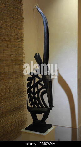 Žatec, Tschechische Republik. 15. April 2015. Afrikanische Stammeskunst aus der einzigartigen Sammlung Ehegatten Zeman in Zatec, Tschechien, 15. April 2015 angezeigt wird. © Libor Zavoral/CTK Foto/Alamy Live-Nachrichten Stockfoto