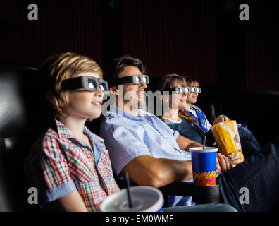 Familie 3D Film im Theater Stockfoto