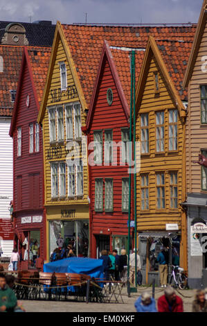 BERGEN/NORWEGEN 10.JULI 2006 - Alte historische Holz gerahmte Gebäude Bryggen Stockfoto
