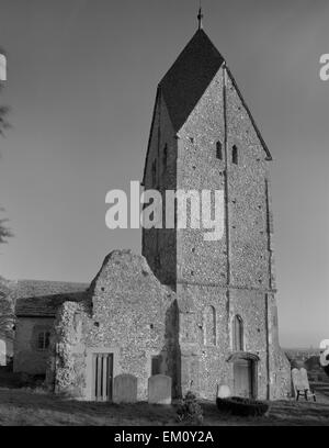 Der sächsischen C11th Turm von Str. Marys Kirche, Sompting, West Sussex: das "Rheinische Helm" Design mit vier Giebeln ist das einzige englische Beispiel. Stockfoto