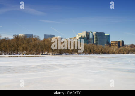 Potomac River im Winter mit Eis gefroren. Washington DC, USA. Stockfoto