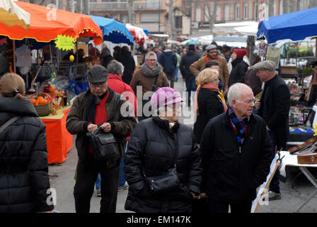 Menschen bei der Marché Saint-Aubin Markt Lebensmittel Sekundenzeiger Toulouse France Midi-Pyrénées Stockfoto