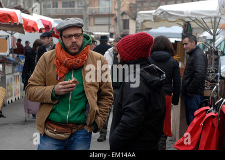 Menschen bei der Marché Saint-Aubin Markt Lebensmittel Sekundenzeiger Toulouse France Midi-Pyrénées Stockfoto