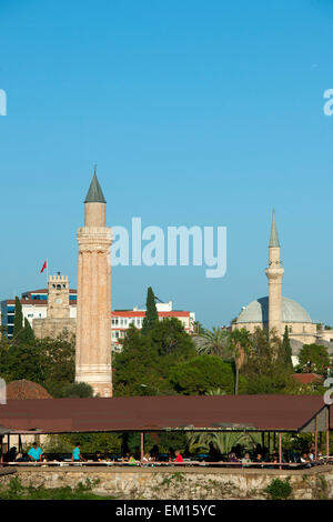 Ägypten, Antalya, Altstadt, Blick Über Den Tophane-Caybahcesi Zum Uhrtum, Dem Yivli Minare Und DerTekeli Mehmet Pasa Moschee Stockfoto