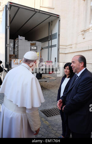 Vatikanstadt 15. April 2015 Papst Francis General Audience in St Peter's Square Credit: wirklich Easy Star/Alamy Live News Stockfoto