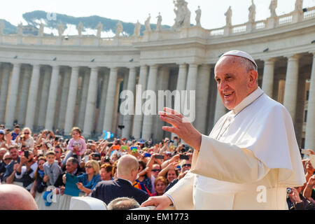 Vatikanstadt 15. April 2015 Papst Francis General Audience in St Peter's Square Credit: wirklich Easy Star/Alamy Live News Stockfoto