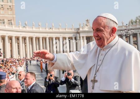 Vatikanstadt 15. April 2015 Papst Francis General Audience in St Peter's Square Credit: wirklich Easy Star/Alamy Live News Stockfoto